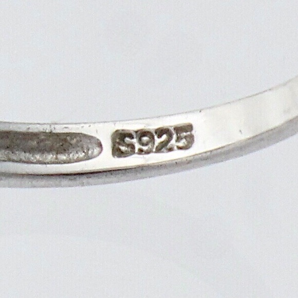 Vintage Clear Quartz Sterling Silver Ring Size 5 Three Stone - Picture 3 of 3